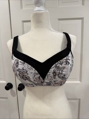 torrid Black & Cream Floral Full-Coverage Sports Bra
